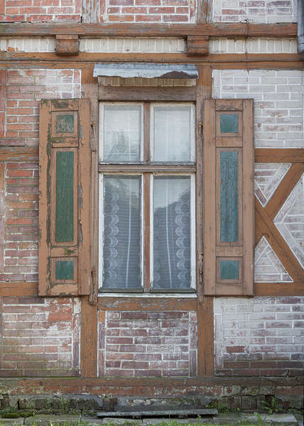 BuildingsTudor0079 - Free Background Texture - tudor window brown beige