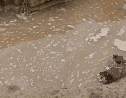 Вода грязь. Лужа грязи текстура. Вода грязная texture. Камни вода грязь.